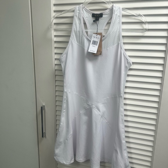 Tennis dress in white - Picture 1 of 4